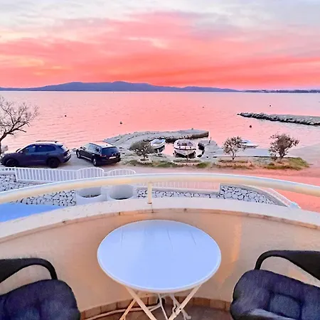 Luxury Villa, アパート *
