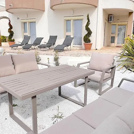 Luxury Villa, Apartment